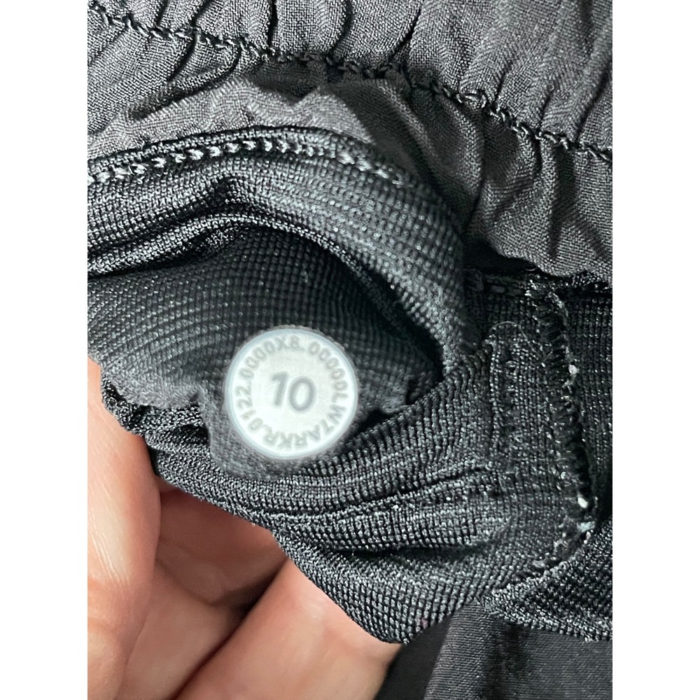 Lululemon Hotty Hot Low Rise 2.5 Inch Shorts Lined Black Size 10 - Picture 8 of 8